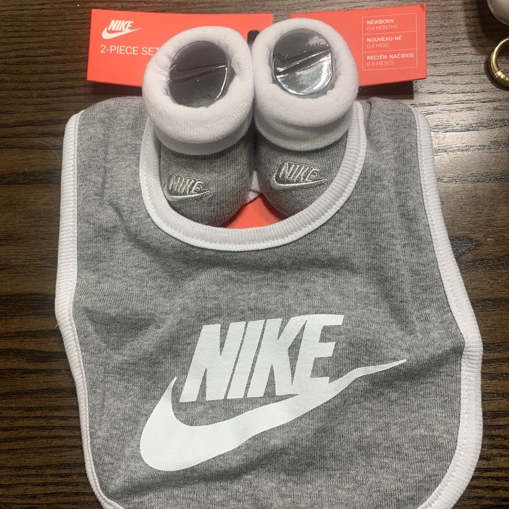 Nike Newborn 2 Piece Set
